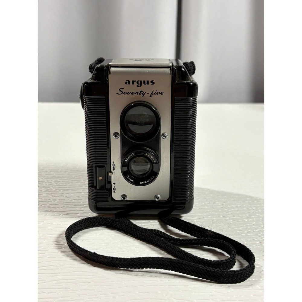 Vintage Argus Seventy-five TLR 620 Film Camera with Lumar 75mm Lens S0101